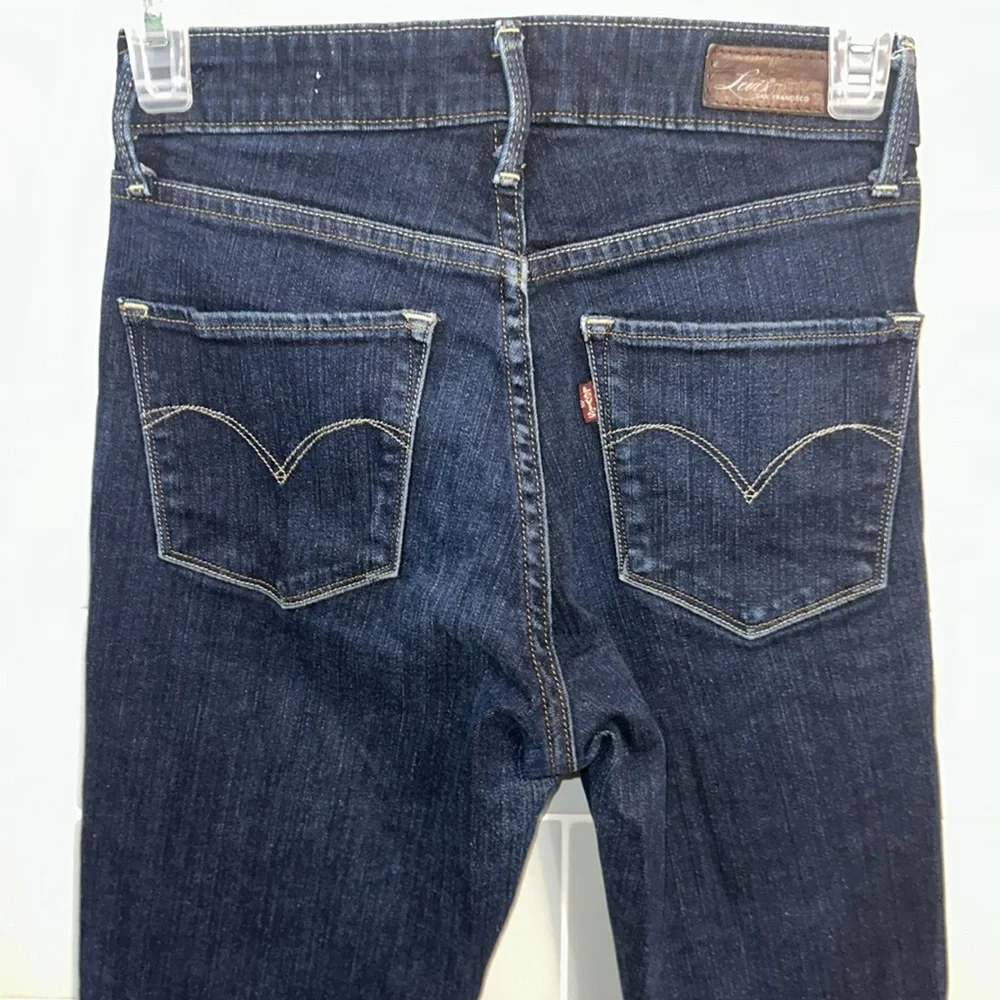 Levi’s High Rise Demi Curve Jeans - Picture 10 of 17